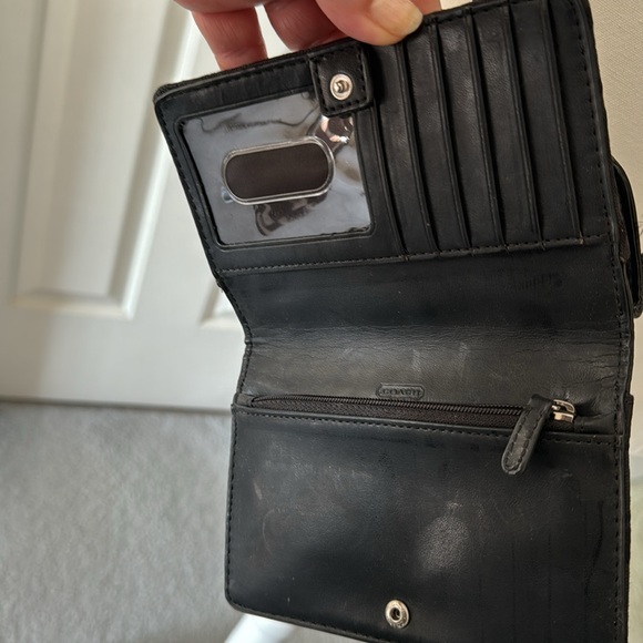 COACH authentic NWOT over the shoulder bag NWOT - Picture 3 of 6